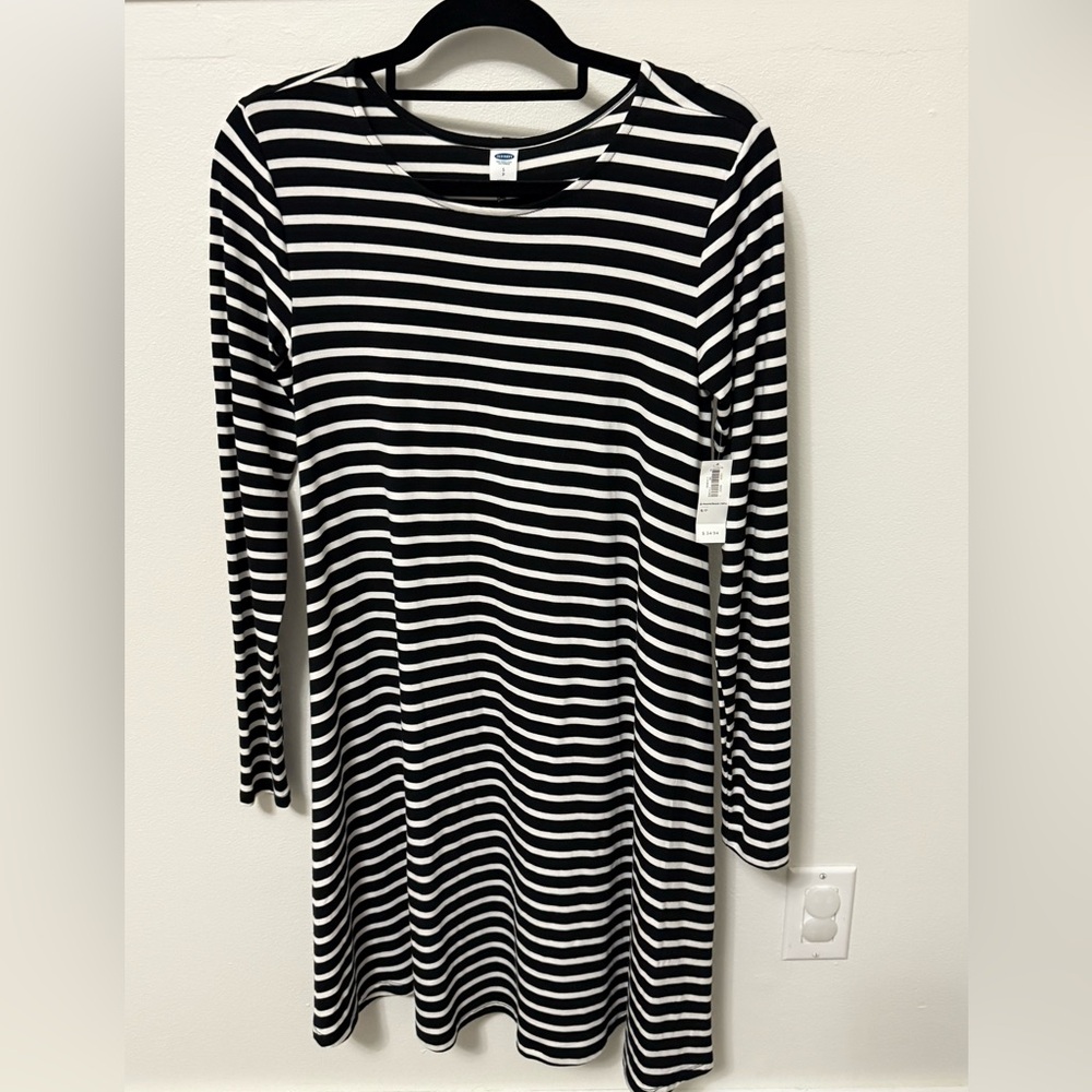 Old Navy Black and White Striped swing dress. Womens S